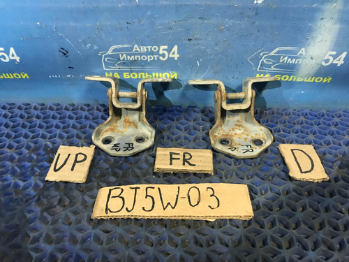 Петля двери передней правой MAZDA FAMILIA 2001