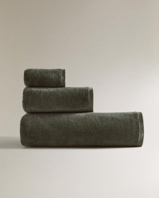 ZARA HOME БАННОЕ ПОЛОТЕНЦЕ ИЗ ВЕЛЮРА С ОТДЕЛКОЙ ОВЕРЛОКОМ, ЗЕЛЕНЫЙ