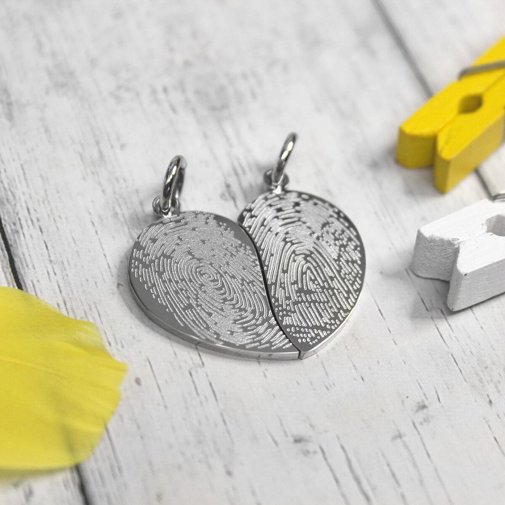 Парные кулоны "Две половинки сердца" с гравировкой на заказ (титановая сталь)