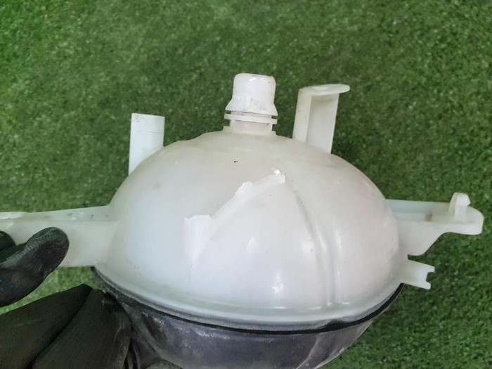 Бачок расширительный Mercedes C W205 (2014-2023)