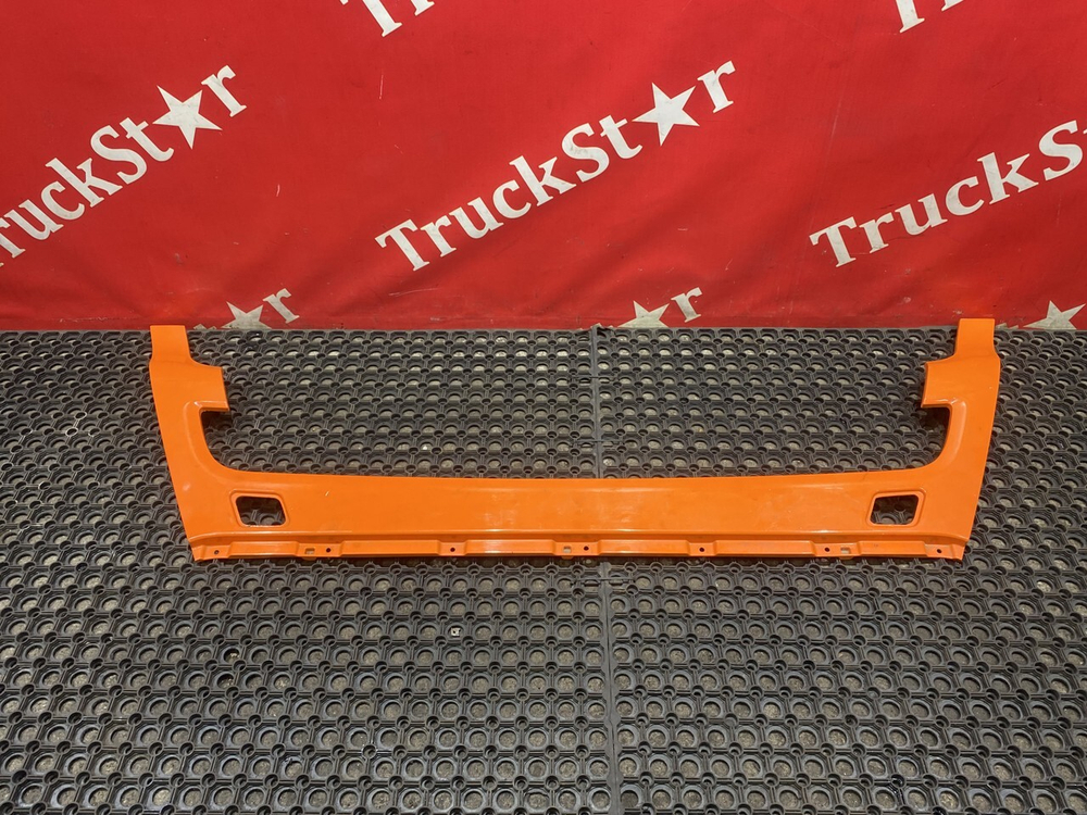 Накладка бампера центральная 2023г