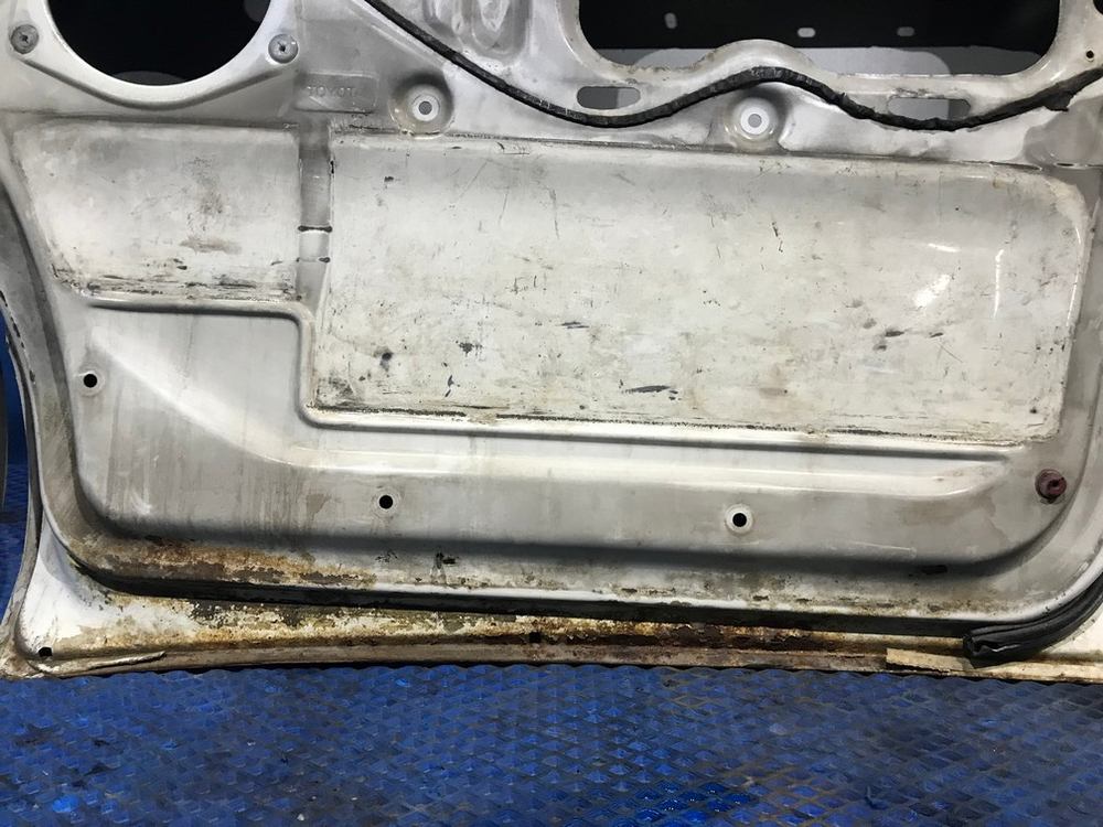 Дверь передняя правая TOYOTA LITEACE NOAH 1998