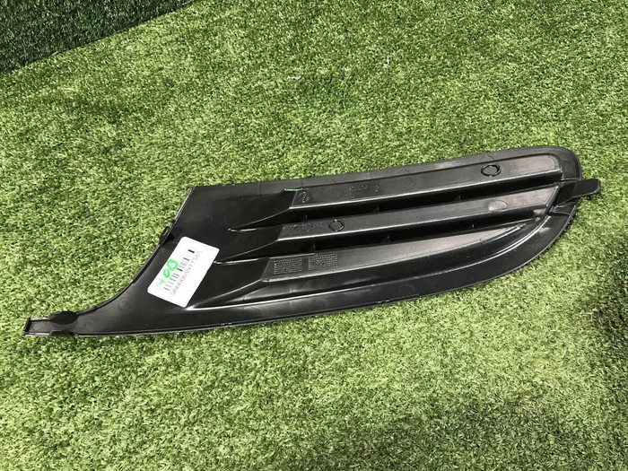 Заглушка ПТФ правая VW Golf 6 (2008-2012)