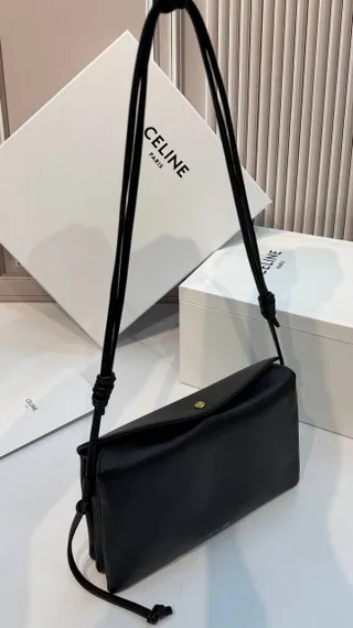 Сумка CELINE TRIO FLAP IN SMOOTH LAMBSKIN