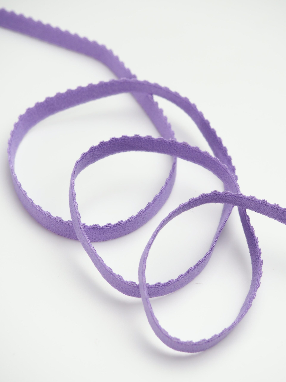 Резинка отделочная яркая лаванда ажурная ширина 10 мм с учетом фестона
