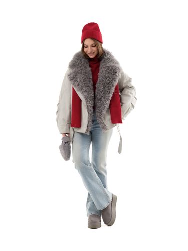 Серая парка-косуха с меховым воротником