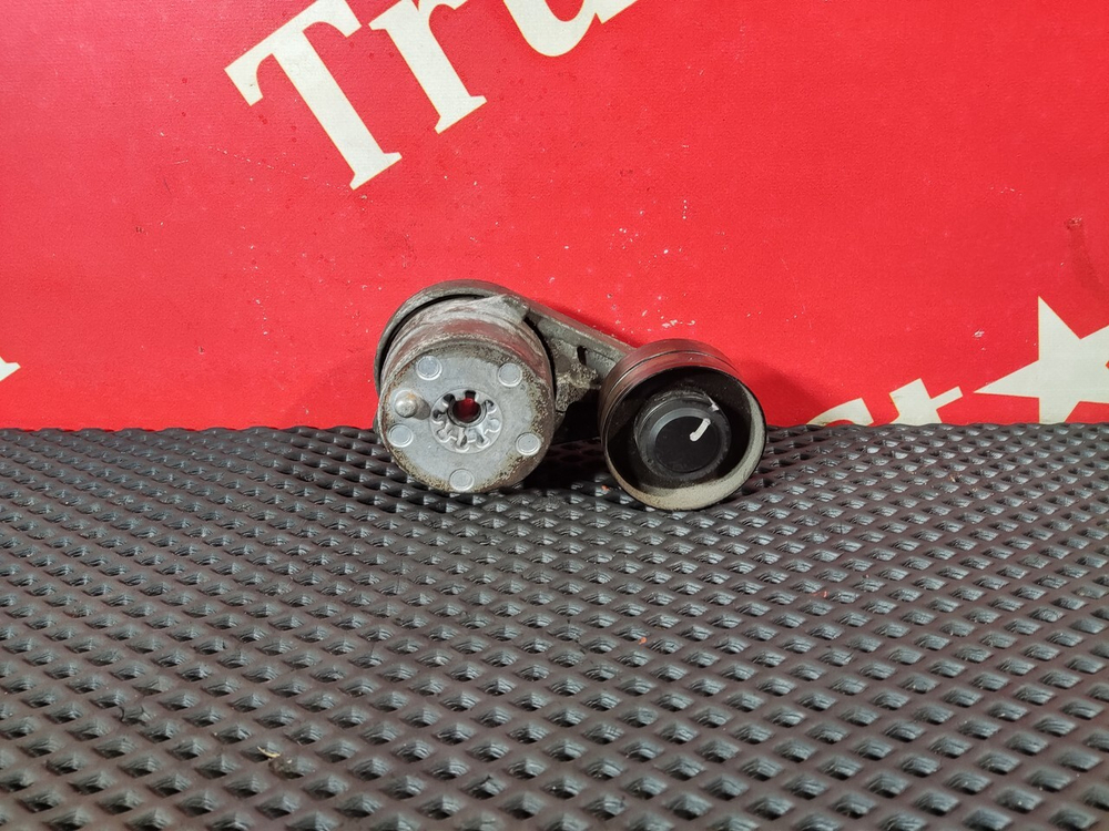 Ролик натяжитель приводного ремня