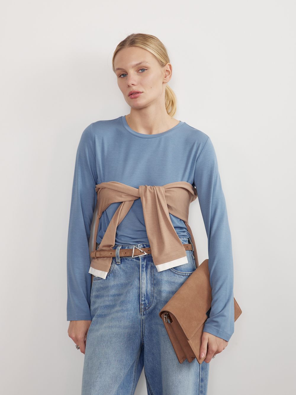 БАЗОВЫЙ ТОНКИЙ РЕМЕНЬ С ТРЕУГОЛЬНОЙ ПРЯЖКОЙ ЗАМША КАПУЧИНО