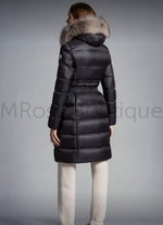 Черный длинный пуховик Moncler Boedic с меховой отделкой