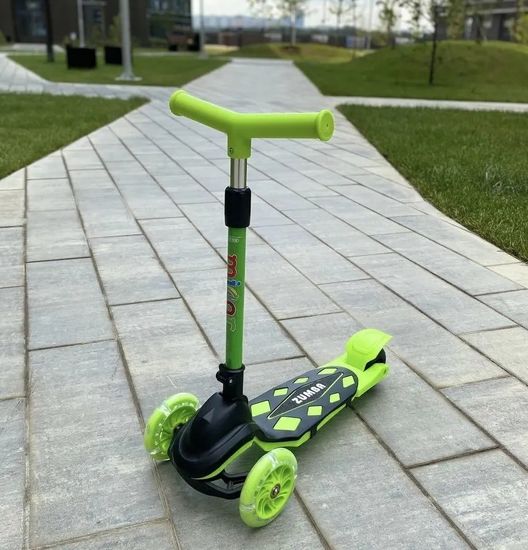 Самокат трехколесный со светящимися колесами Micar Zumba 2022 чёрный, зеленый