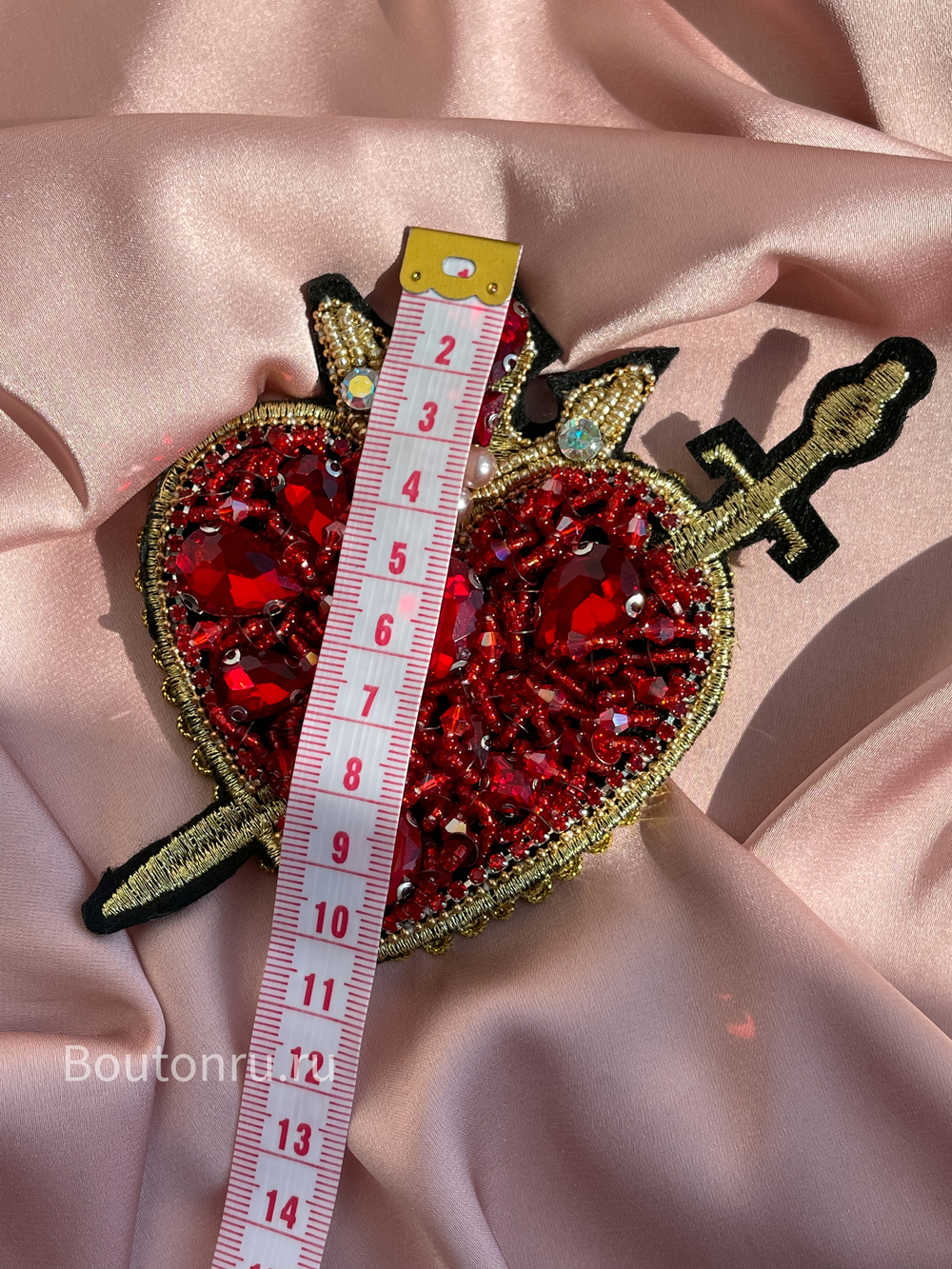 Нашивка сердце с камнями, стразами и бусинами 9х10 см