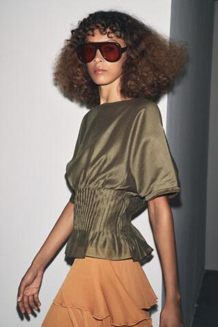 ZARA БЛУЗА ИЗ ТРИКОТАЖА С ПЛИССИРОВКОЙ НА ТАЛИИ, ТЕМНЫЙ ХАКИ