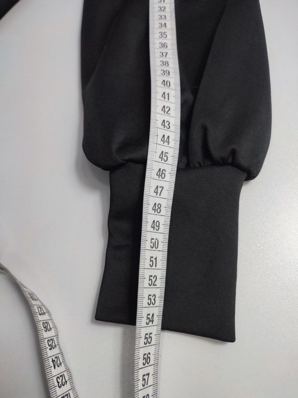 Платье лаконичное с кружевом 46 размер