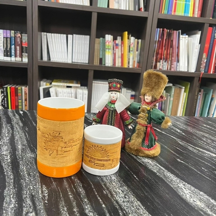 Кружка малая фарфоровая без ручки с цитатами В. М. Шукшина на бересте.