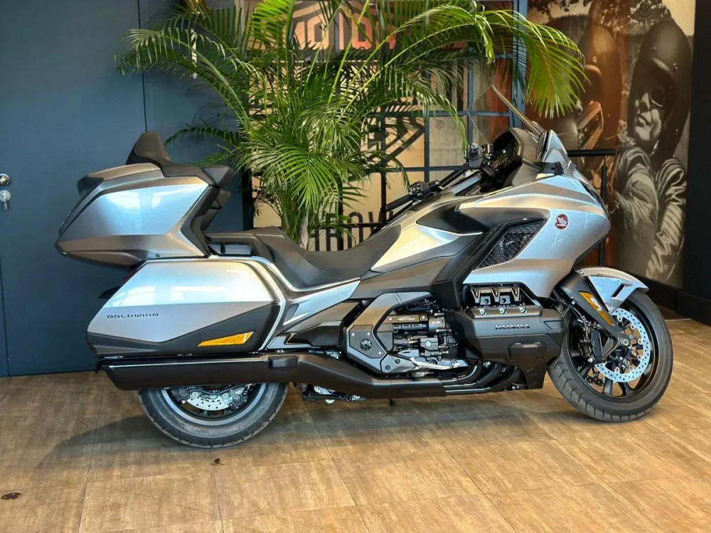 Gold Wing Tour — GL1800 DCT