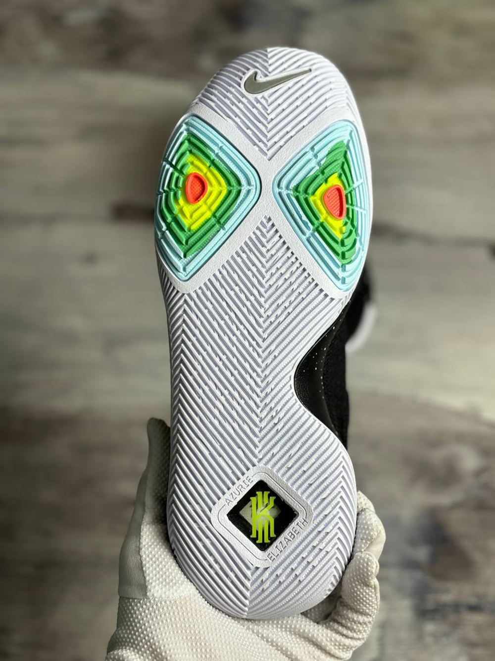 Kyrie 3 black multicolor top