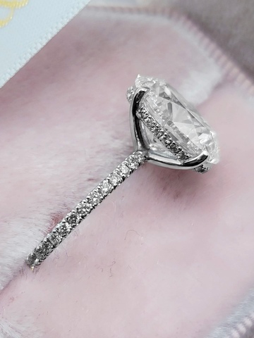 Золотое кольцо с бриллиантом овал 5 карат