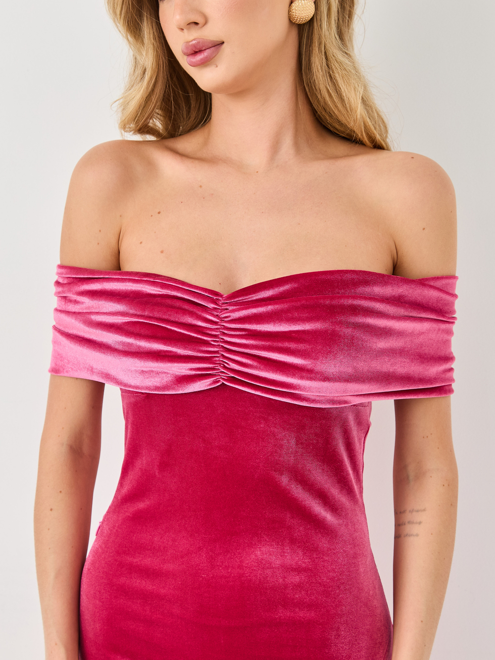 Платье со сборкой на груди