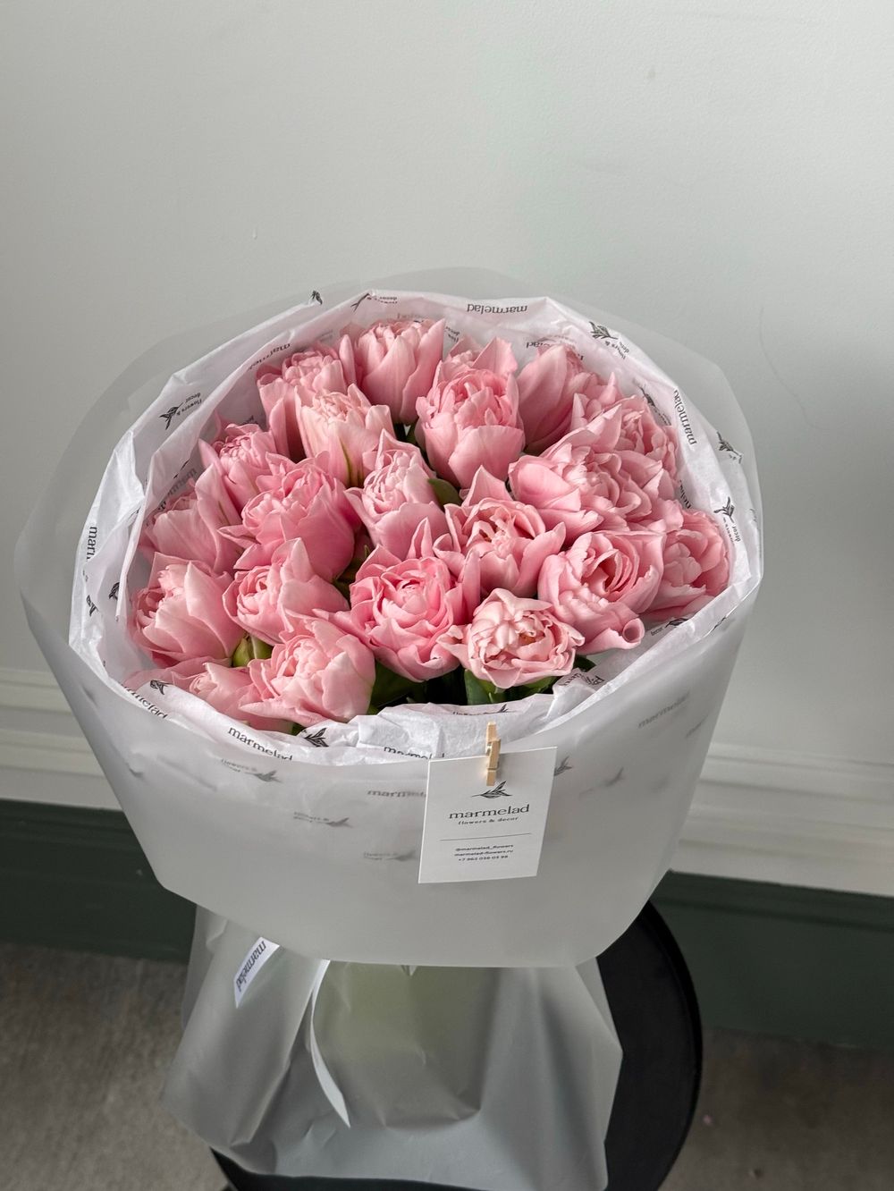 Букет из 21 нежно-розовых пионовидных тюльпанов