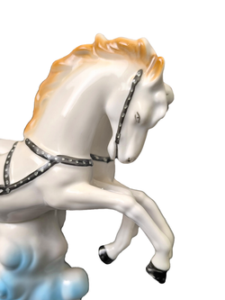 Фарфоровая статуэтка "Карета в облаках" Crown Regent