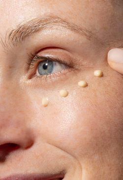 COSMETICS 27 (C 27) Омолаживающий крем для глаз от темных кругов с противоотечным действием Eyes 27 15 мл