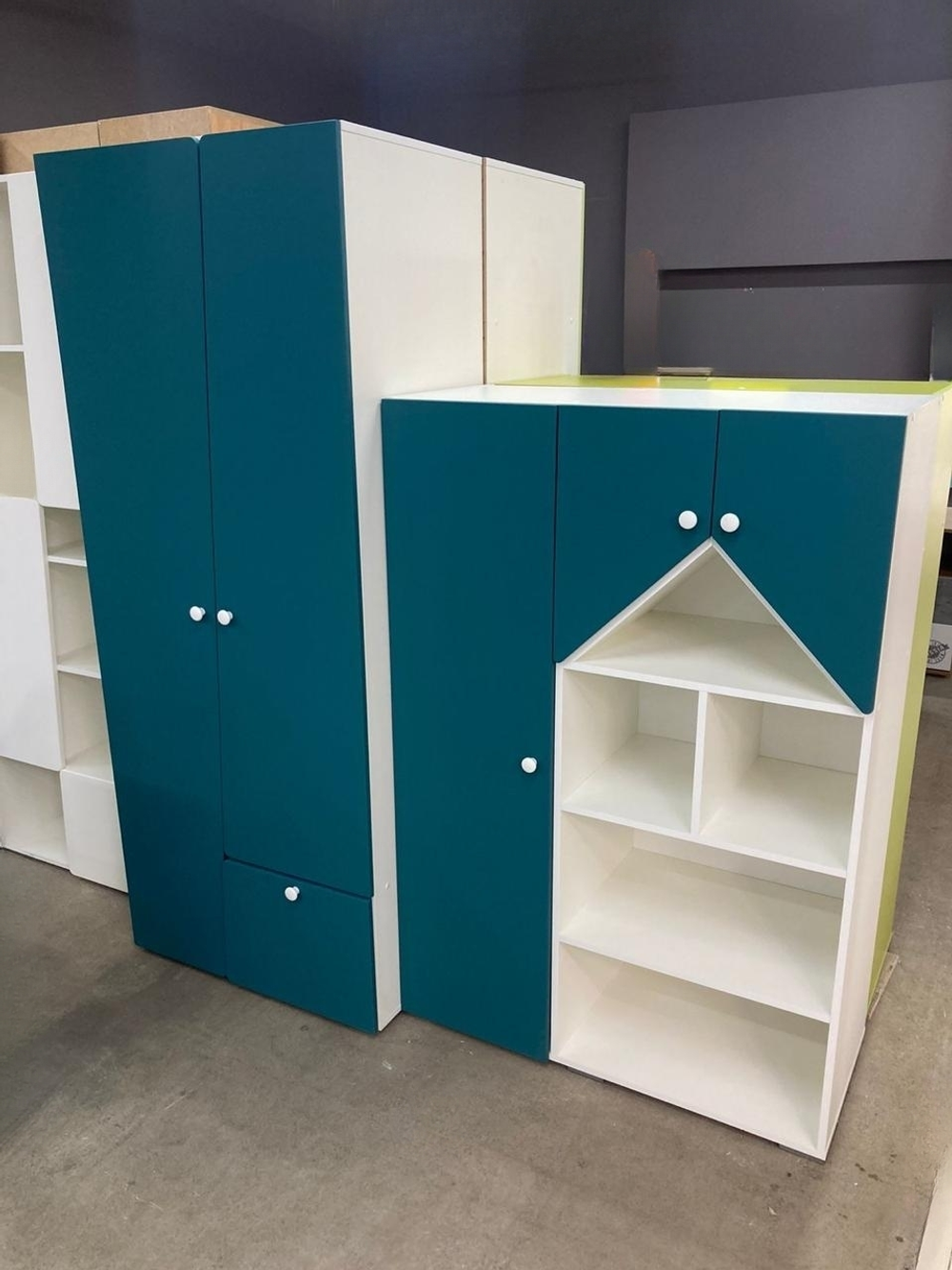 Шкаф-стеллаж Домик МДФ белый/аквамарин