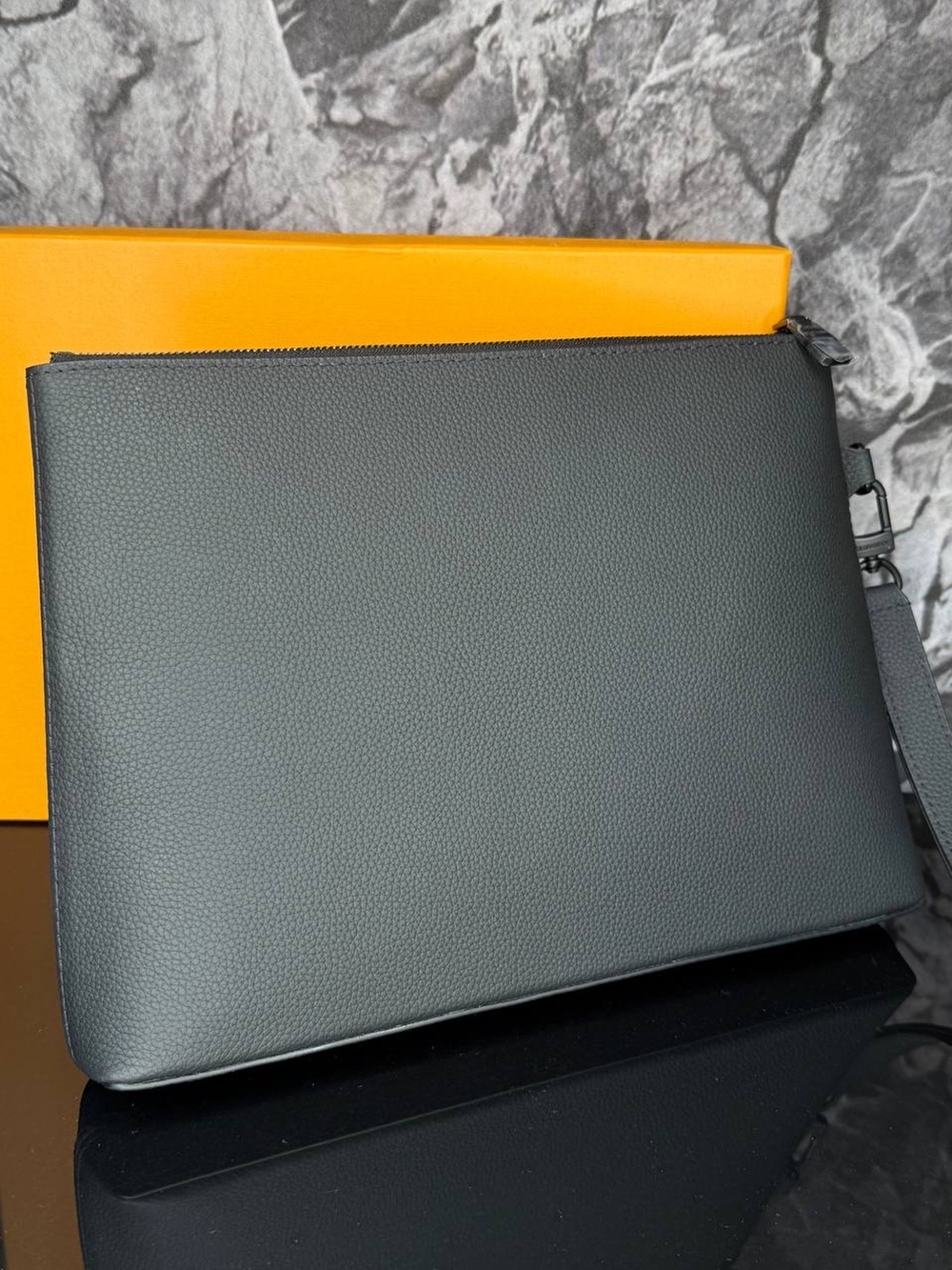 Клатч Louis Vuitton Voyage