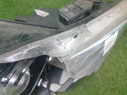 Битая Фара правая Genesis G70 (2017-2021) LED