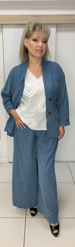 Итальянский  брючный костюм из микро вельвета