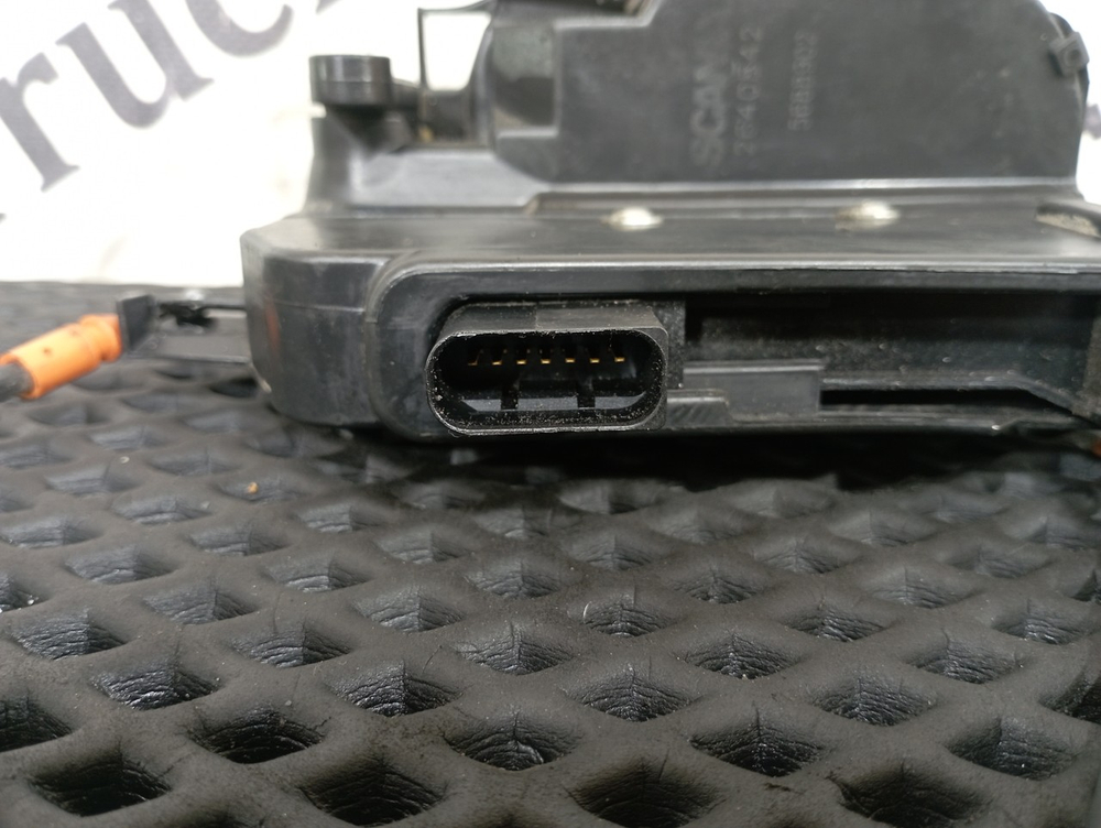 Замок двери левой 2020г.