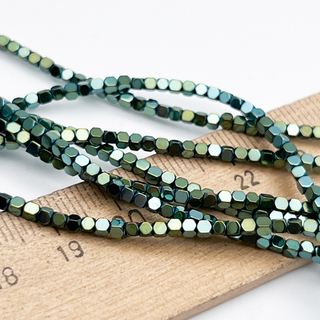 Гематит Многогранник бусины (имитация), цвет зеленый, размер около 2 мм, цена за отрезок 19 см (1/2 нити)