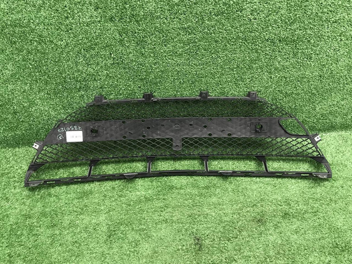 Решетка перед. бампера Mercedes GLE C292 15-19 AMG