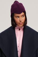 Вязаная шапка-шлем