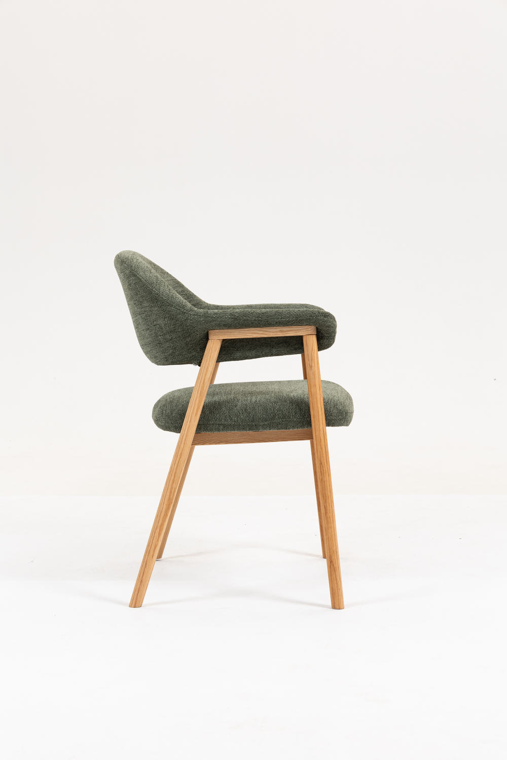 Стул обеденный Tavu с деревянными ножками зеленый