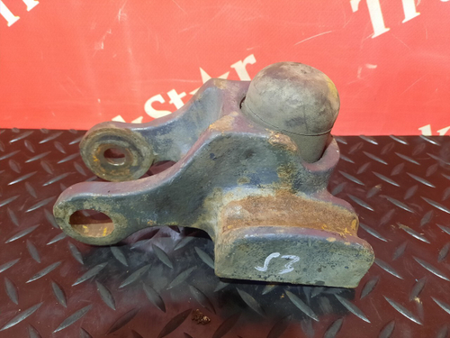 Кронштейн амортизатора переднего