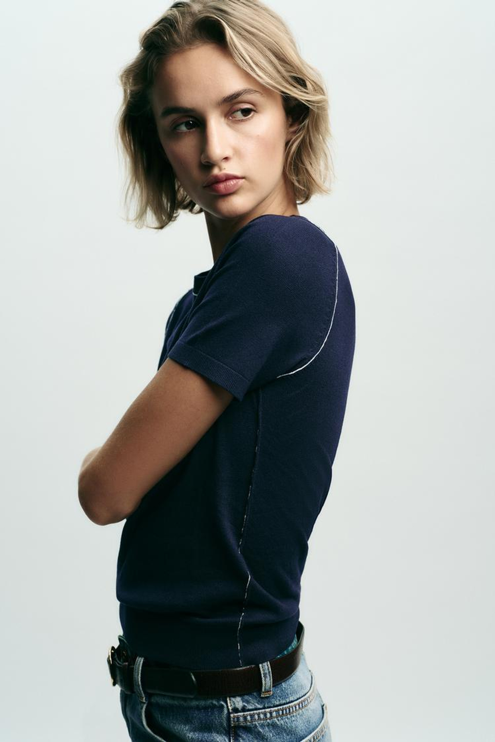 ZARA ТРИКОТАЖНЫЙ ТОП С КОРОТКИМИ РУКАВАМИ И ОТДЕЛКОЙ, МОРСКОЙ СИНИЙ