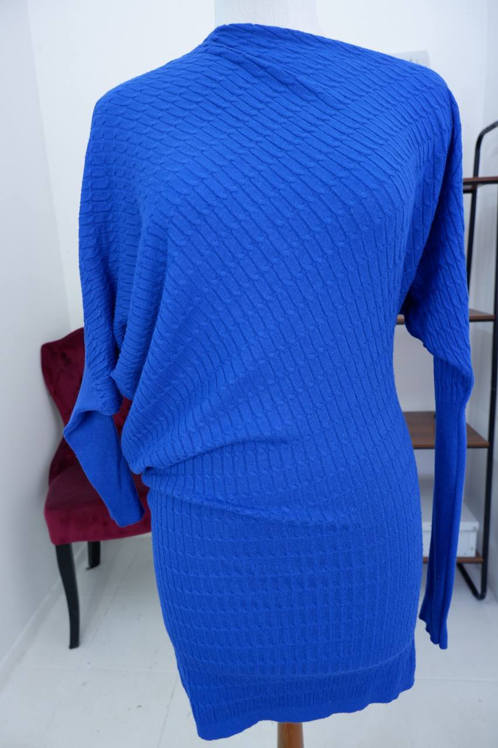 Платье трикотажное, ассиметричное, в ярком цвете 44-46 размер