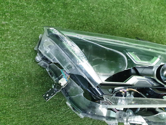 Битая Фара левая Toyota RAV4 5 XA50 (2018-н.в.) LED