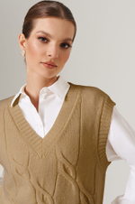 23092 Жилет женский (песочный)
