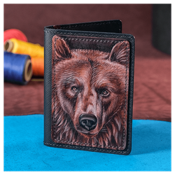 Кожаная обложка на паспорт «Медведь»