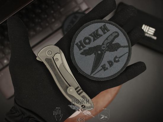 Складной нож WE Knife Mini Synergy 2011CF-A c клинком из стали CPM-20CV, рукоять титан