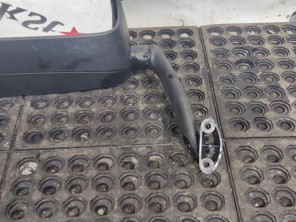 Зеркало заднего вида боковое левое 2018г