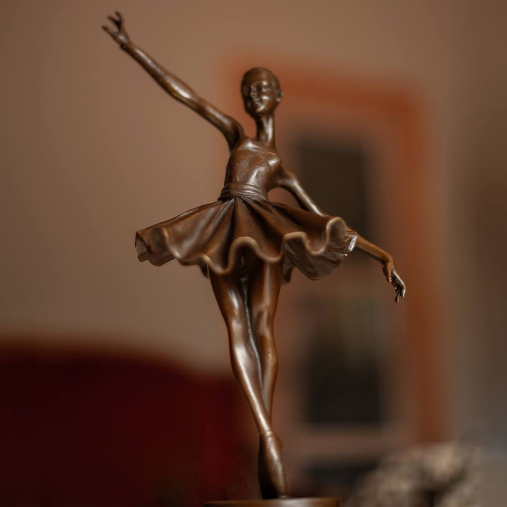 Бронзовая статуэтка