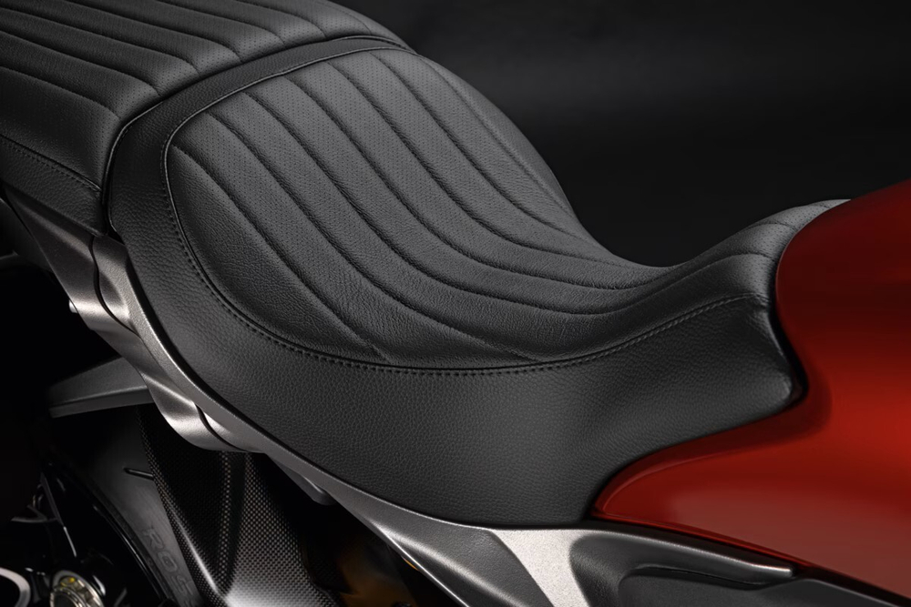 96881401AA DUCATI PREMIUM RIDER SEAT (XVDL V4)
