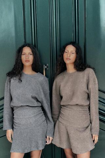 ZARA МЯГКОЕ ПЛАТЬЕ С ПОЯСОМ, СЕРЫЙ МЕЛАНЖ