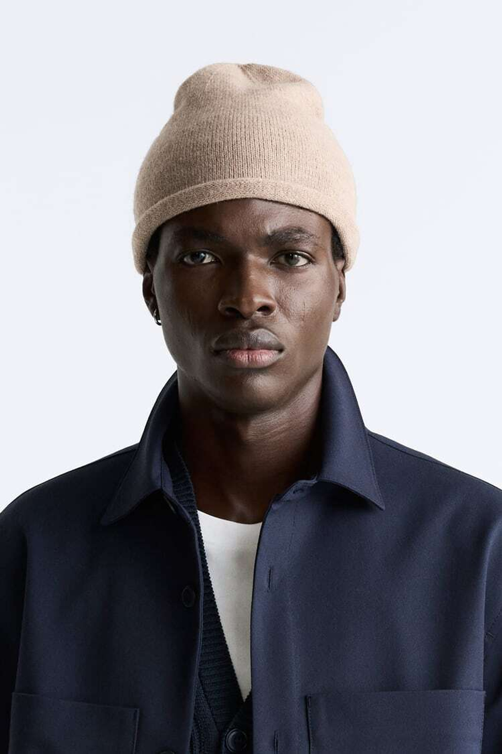 ZARA ШАПКА БИНИ С ПОЛИРОВКОЙ, БЕЖЕВЫЙ