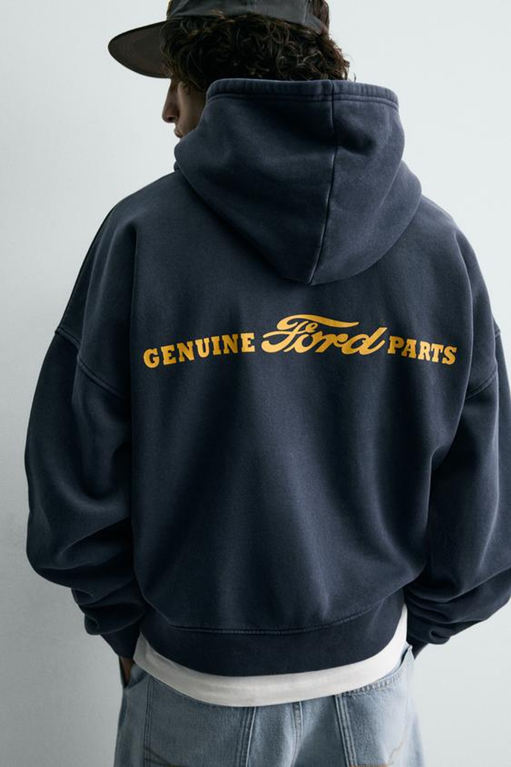 ZARA Х FORD ТОЛСТОВКА С КОМБИНИРОВАННЫМИ НАДПИСЯМИ, МОРСКОЙ СИНИЙ