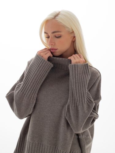 Серый трикотажный костюм с широкими резинками