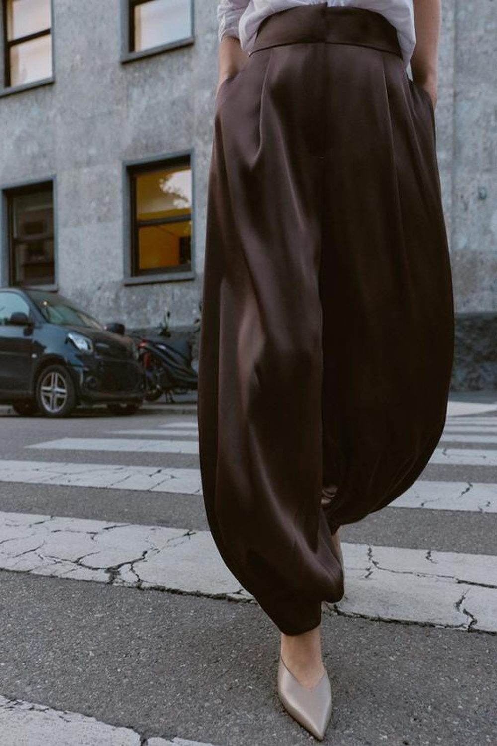 ZARA БРЮКИ-БАГГИ ИЗ АТЛАСНОЙ ТКАНИ, КОРИЧНЕВЫЙ