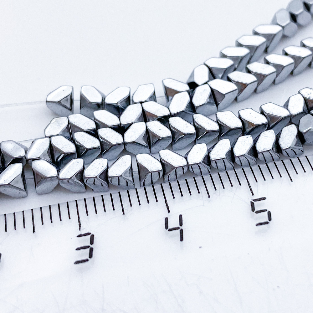 Гематит (имитация), цвет серебро, размер 3*3 мм, цена за 70-71 шт (1/2 нити)